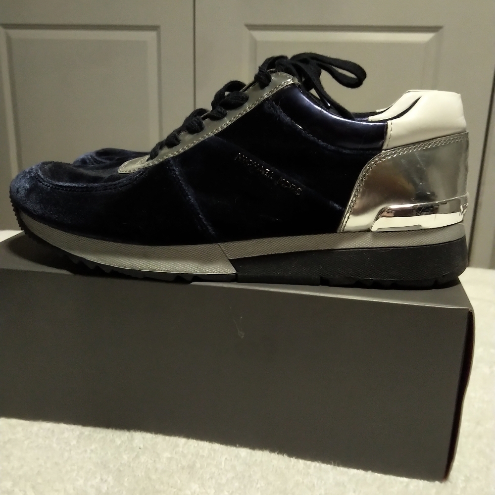 Michael Kors Shoes - Picture 2 of 7
